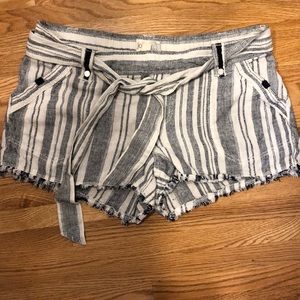 Jolt cutoff Linen shorts